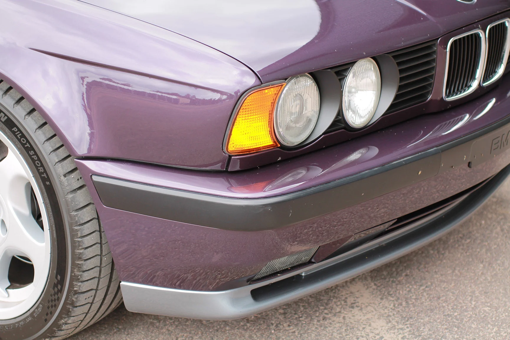 Exterior image of 1993 BMW M5 Touring 3.8 Manual (34)