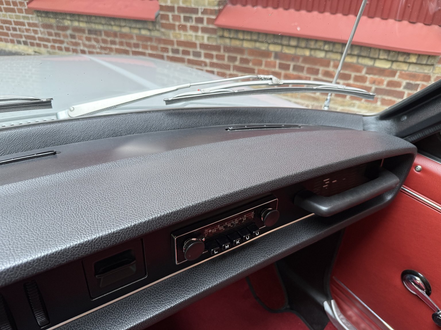 Interior image of 1970 Volvo 142 Automatic