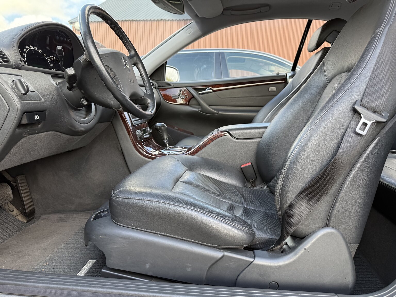 Interior image of 2000 Mercedes-Benz CL 500