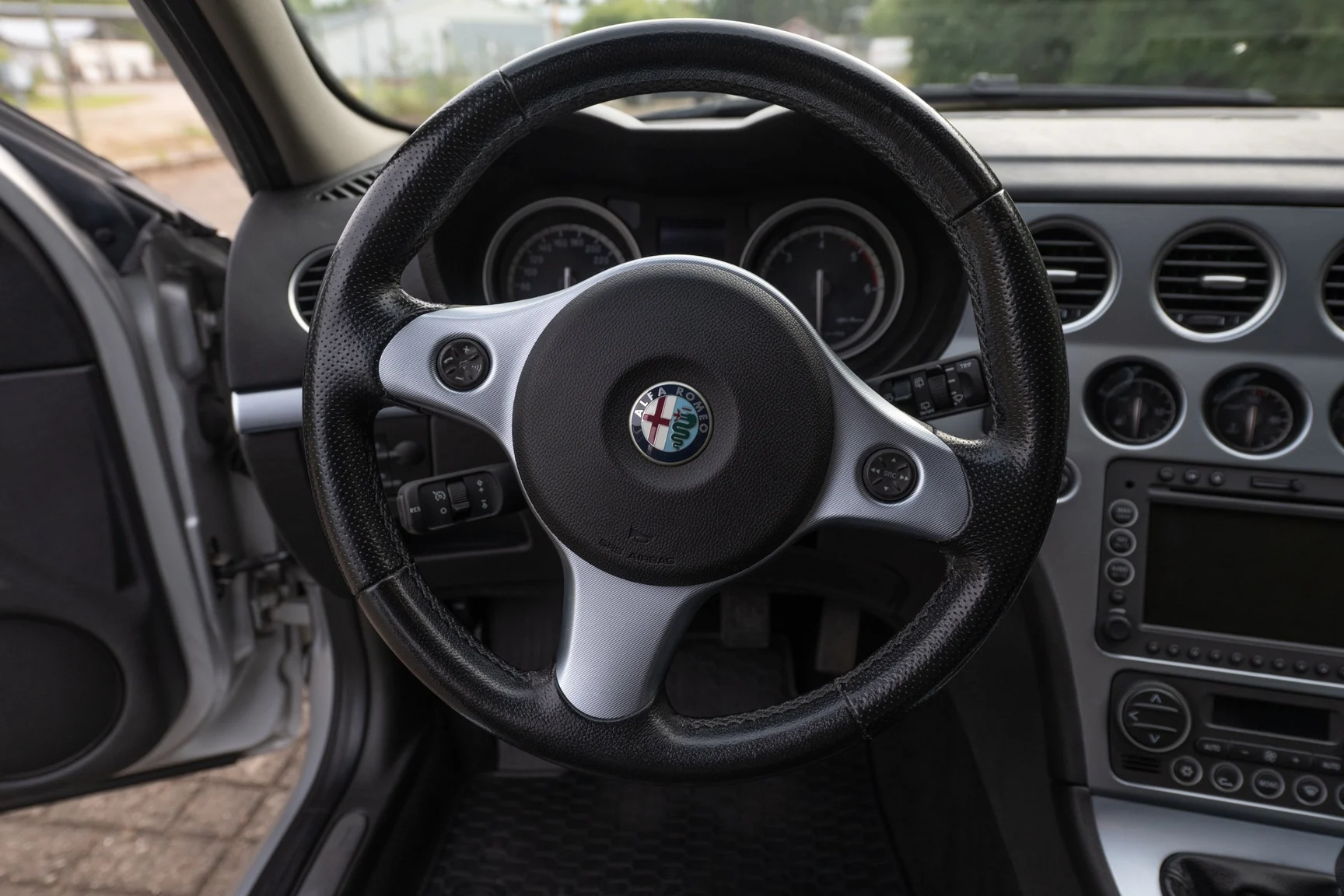 Innenraumfoto von 2008 Alfa Romeo 159 Q4 Sportwagon (33)