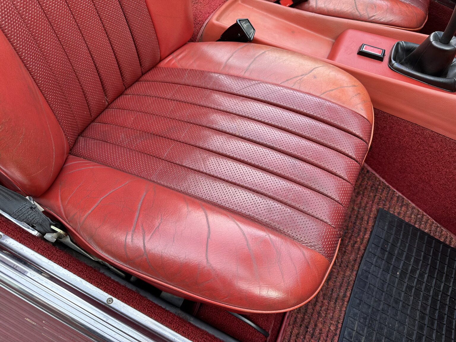 Interior image of 1972 Mercedes-Benz 350 SL