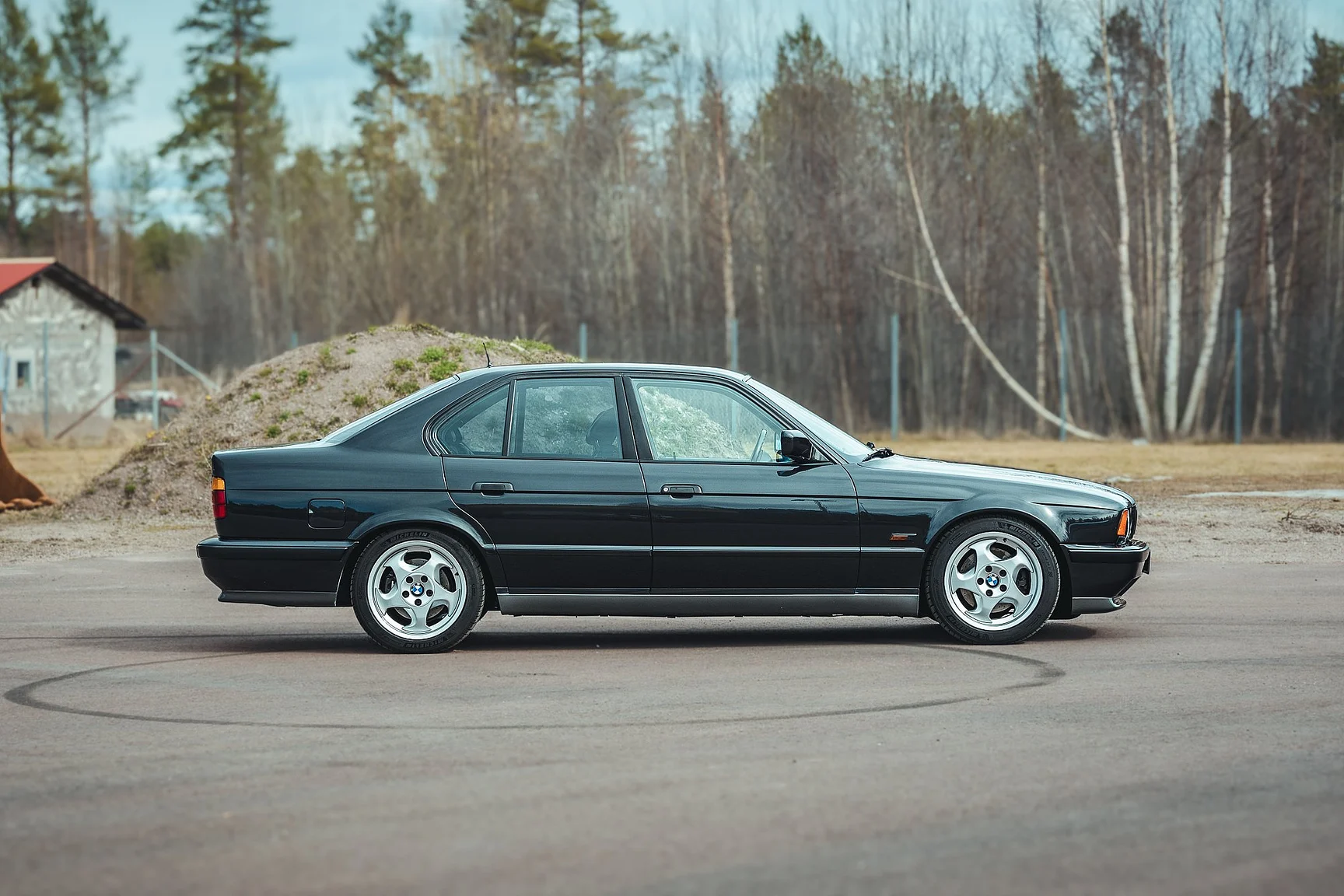 Exterior image of 1992 BMW M5 3.8 (11)