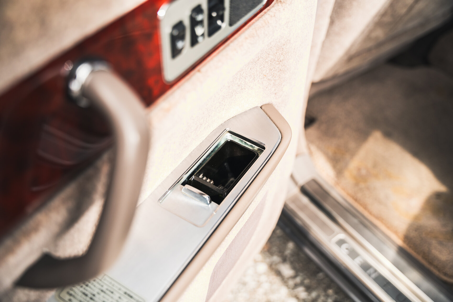 Innenraumfoto von 2000 Toyota Century