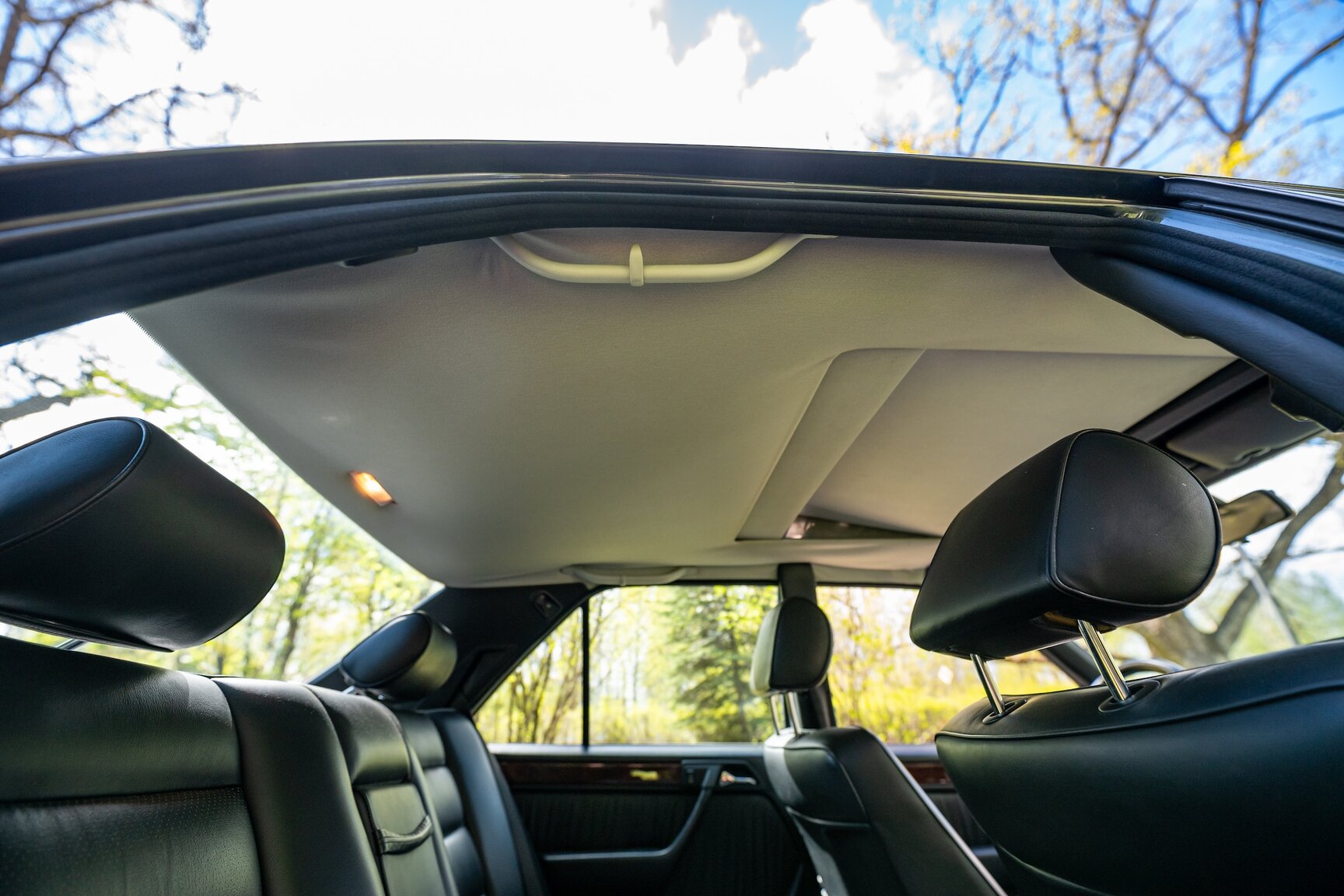 Interior image of 1993 Mercedes-Benz 400 E