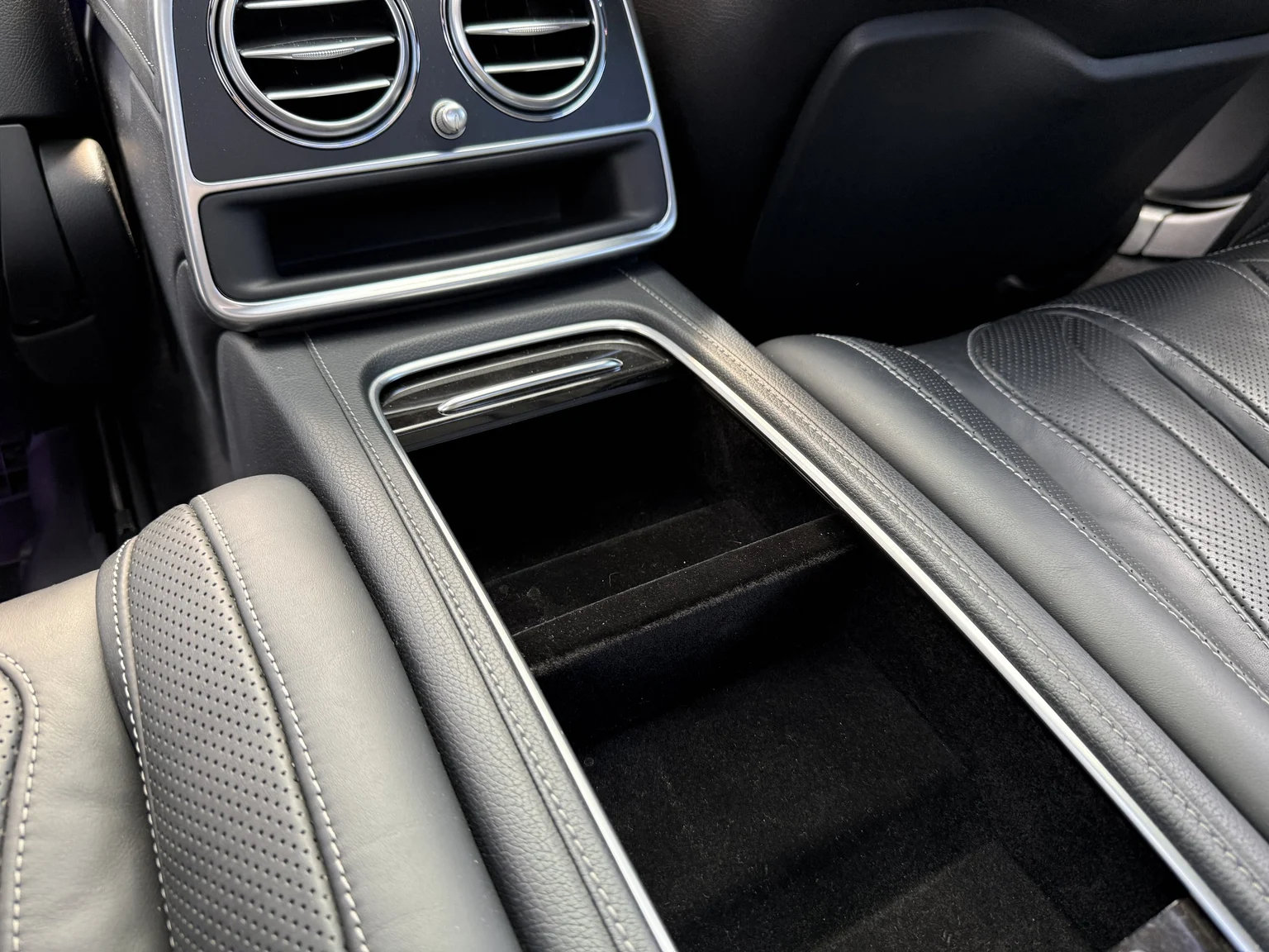 Innenraumfoto von 2016 Mercedes-Benz S 63 AMG 4MATIC (39)