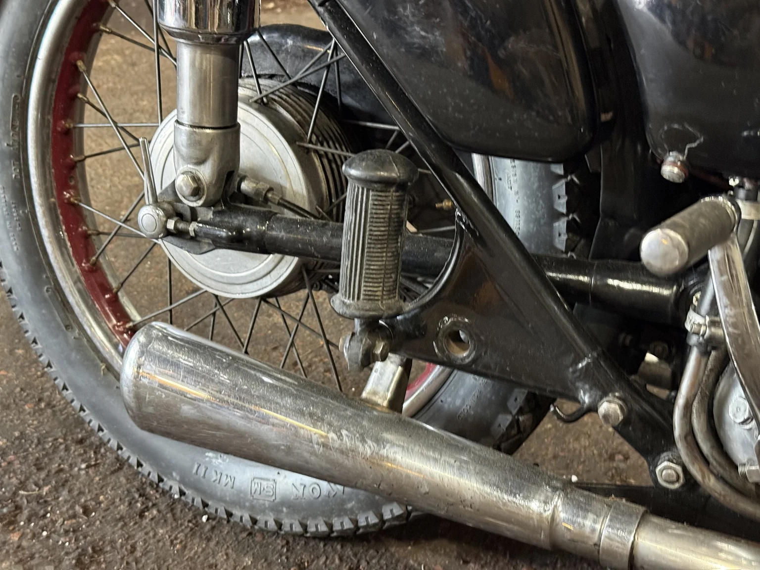 Exteriörbild på 1955 Matchless G 9 (28)