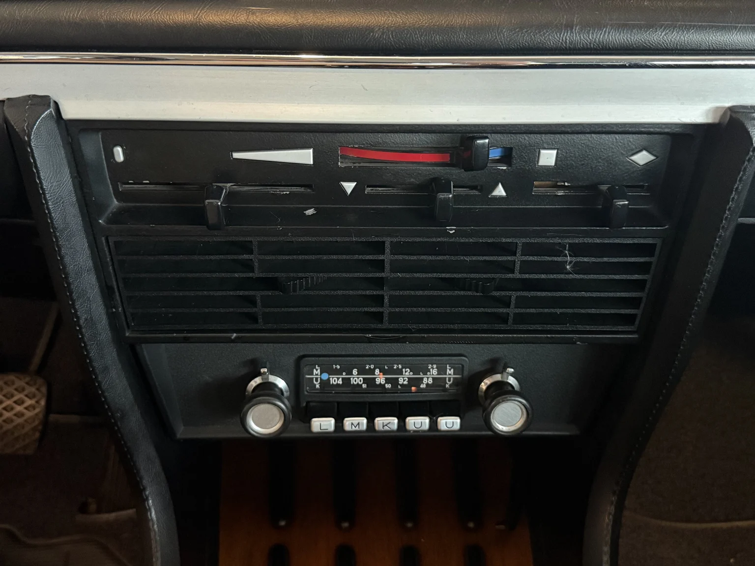 Interiörbild 1972 BMW E9 3.0 CSI (14)