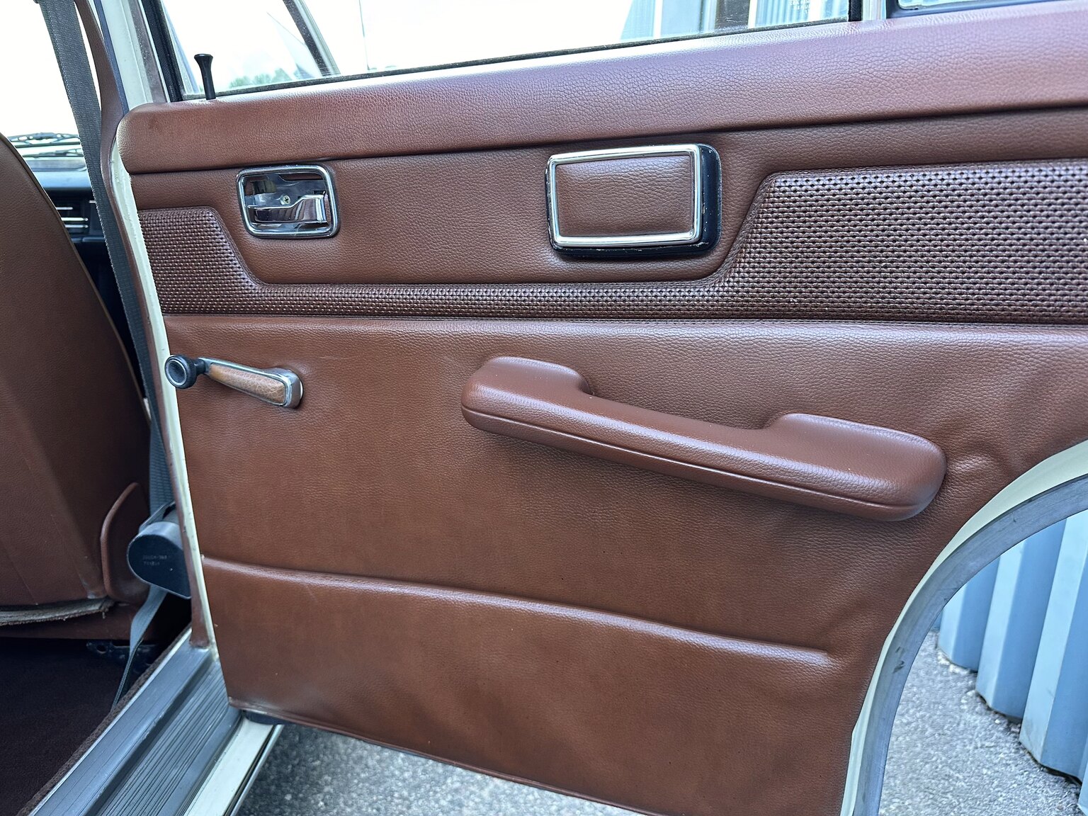 Interior image of 1974 Mercedes Benz 230.6