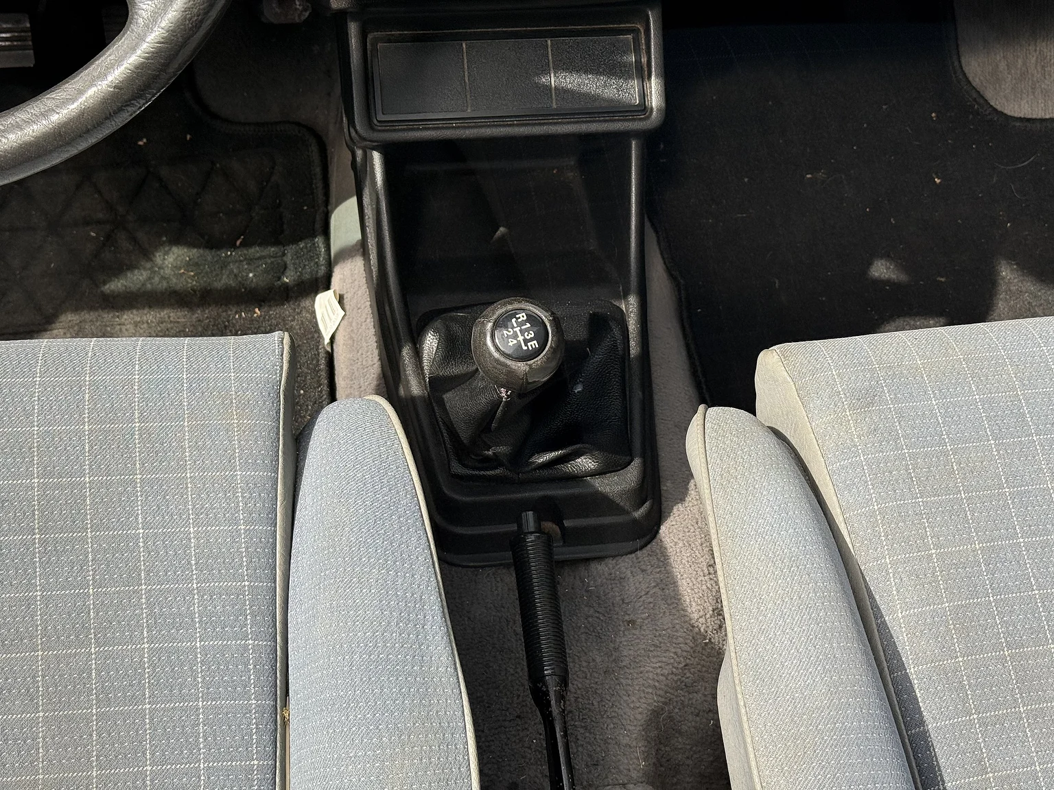 Innenraumfoto von 1987 VW Golf Cabriolet (13)