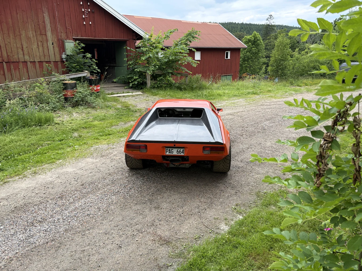 Exterior image of 1972 De Tomaso Pantera LS Restomod (6)