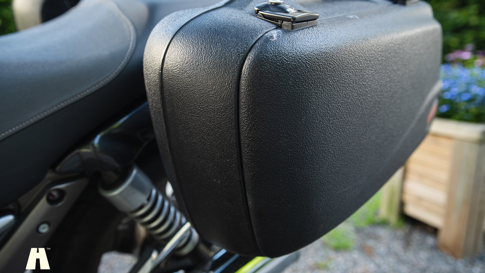 Exterior image of 2005 Moto Guzzi Breva 750i