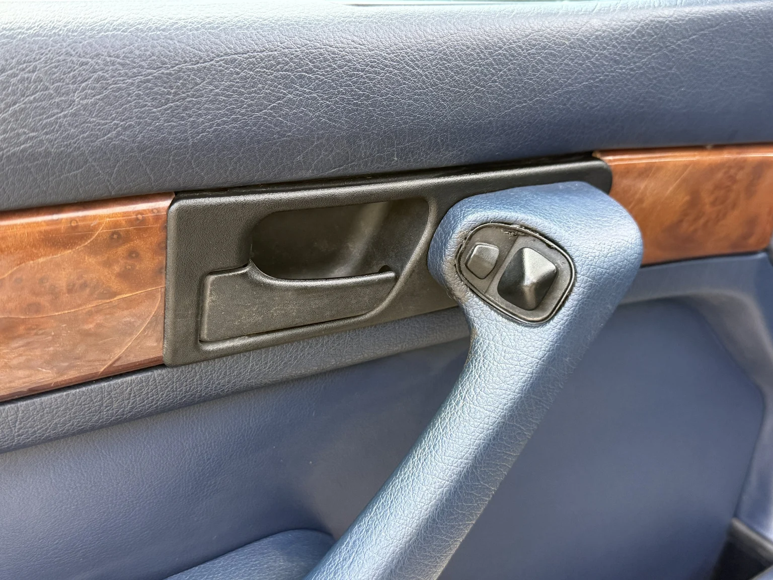 Innenraumfoto von 1990 BMW 750i (5)