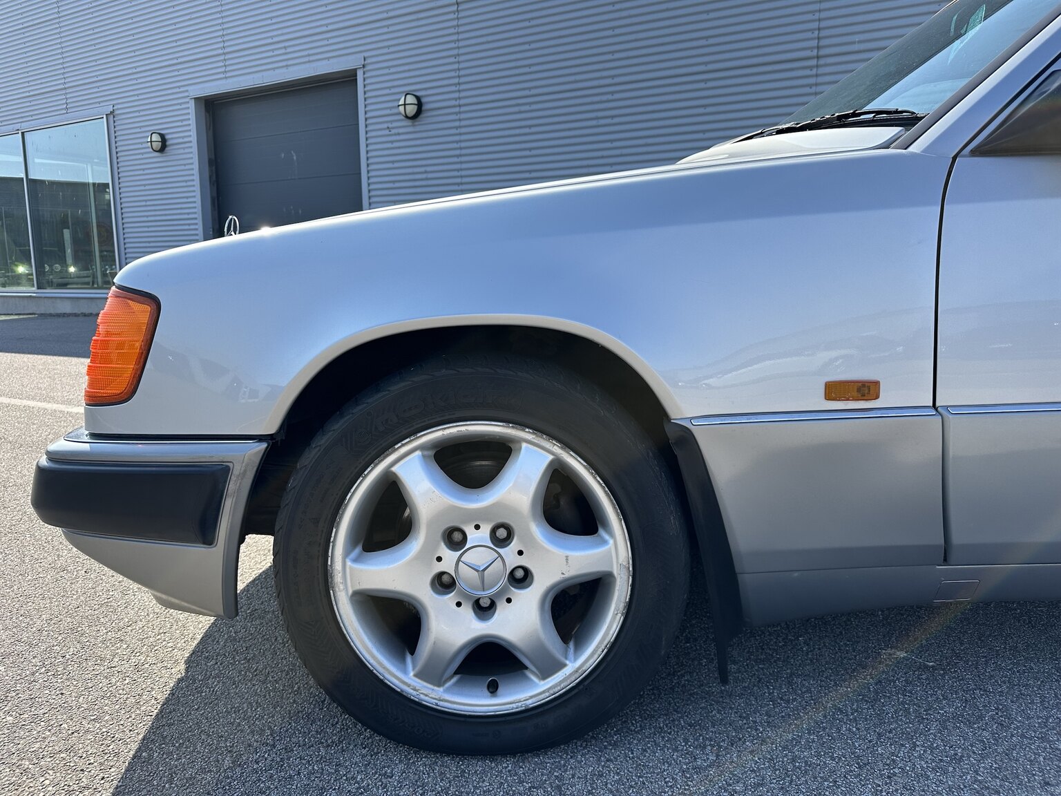 Exteriörbild på 1992 Mercedes-Benz 250D