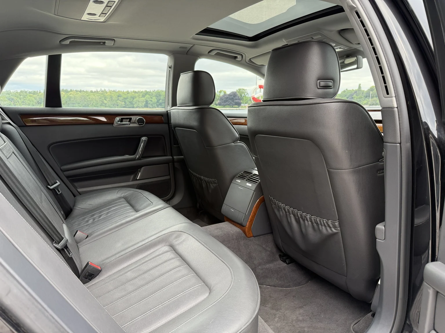 Interior image of 2013 Volkswagen Phaeton 3.0 TDI (69)