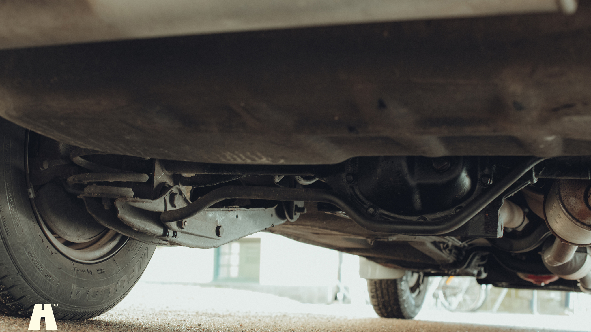 Image of 1988 Volvo 240 GL mechanics (2)