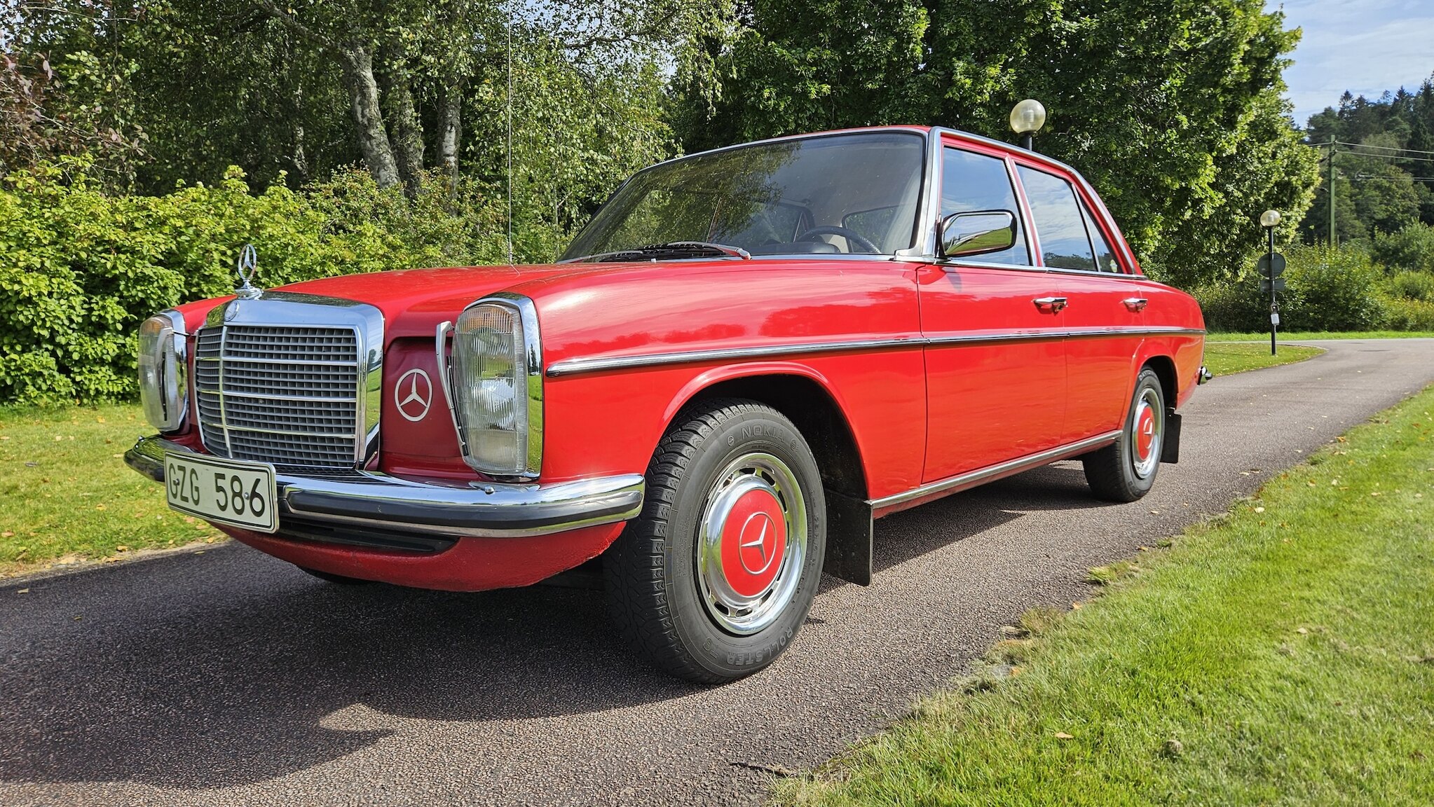 Exteriörbild på 1975 Mercedes-Benz 200