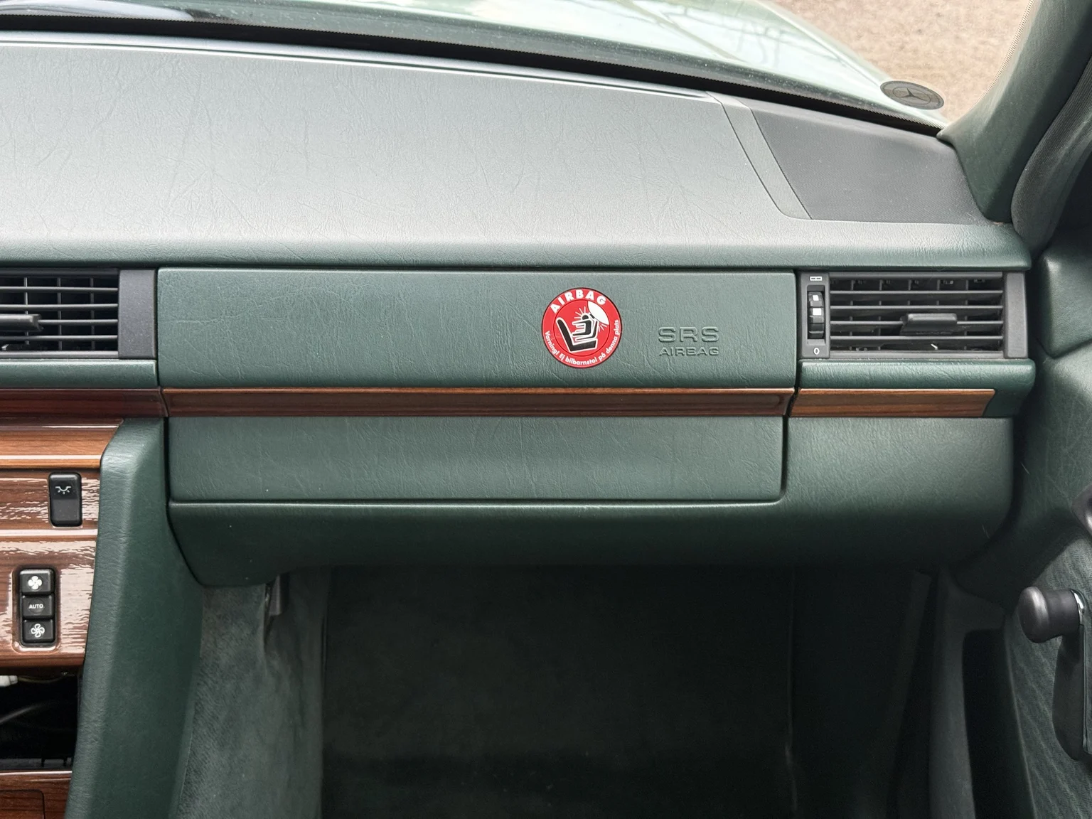 Innenraumfoto von 1991 Mercedes-Benz 300 E 4MATIC (35)
