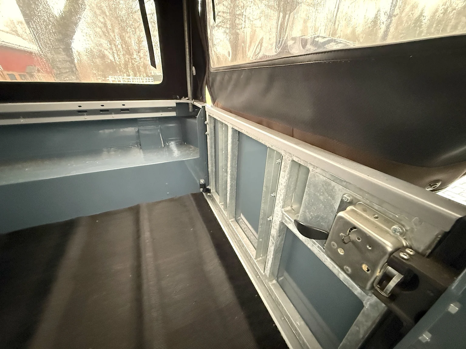 Interior image of 2000 Land Rover Defender 110 C (68)