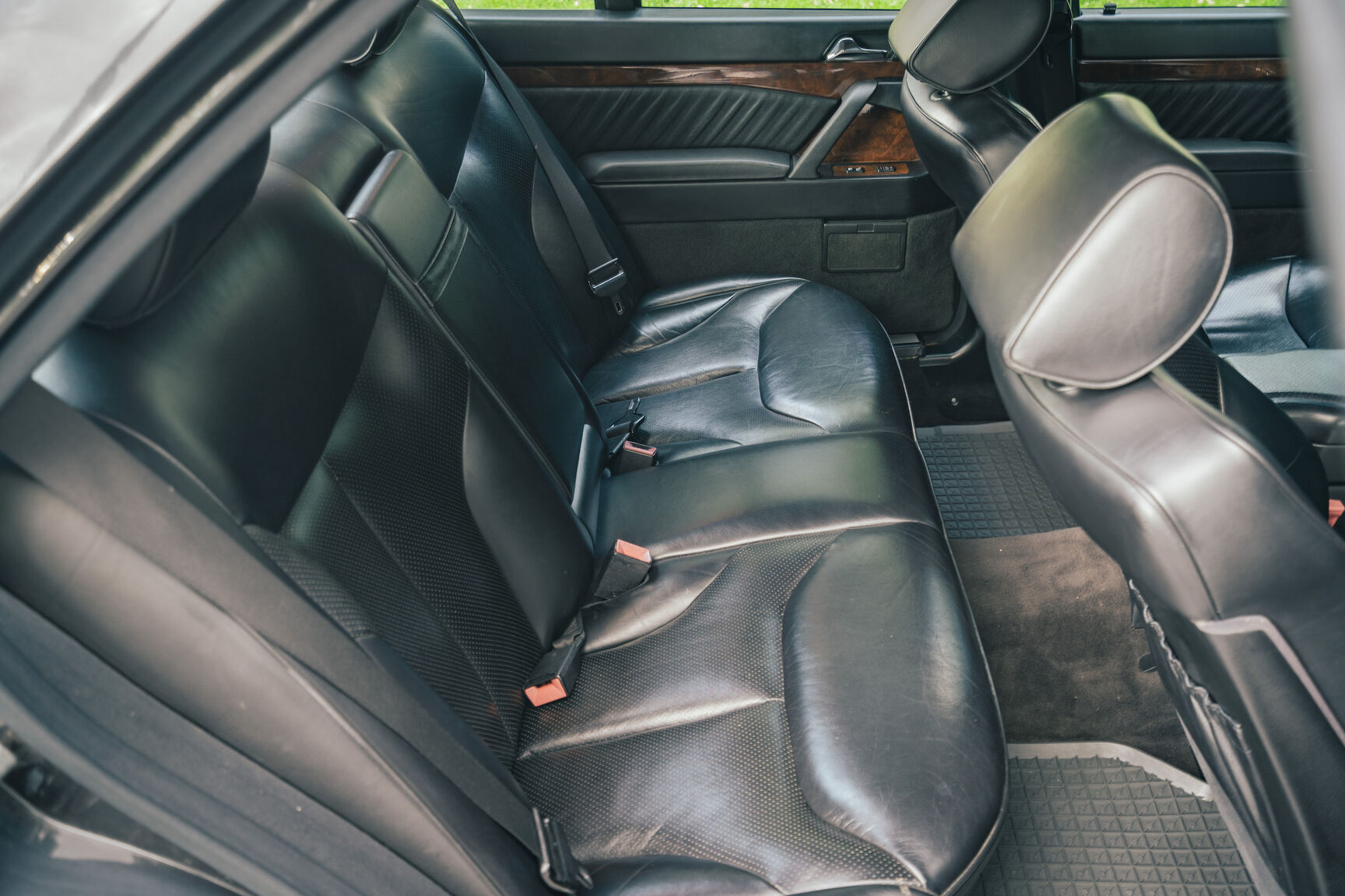 Interior image of 1992 Mercedes-Benz 500 SE (15)