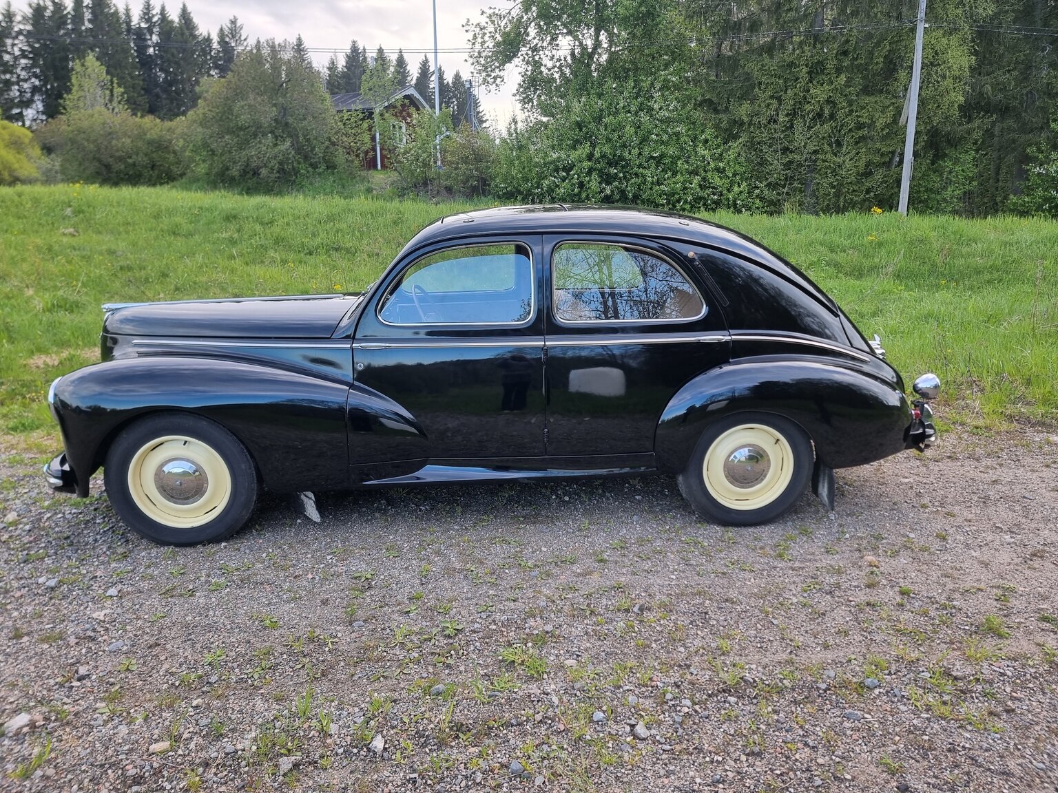 Exterior image of 1951 Peugeot 203 De Luxe