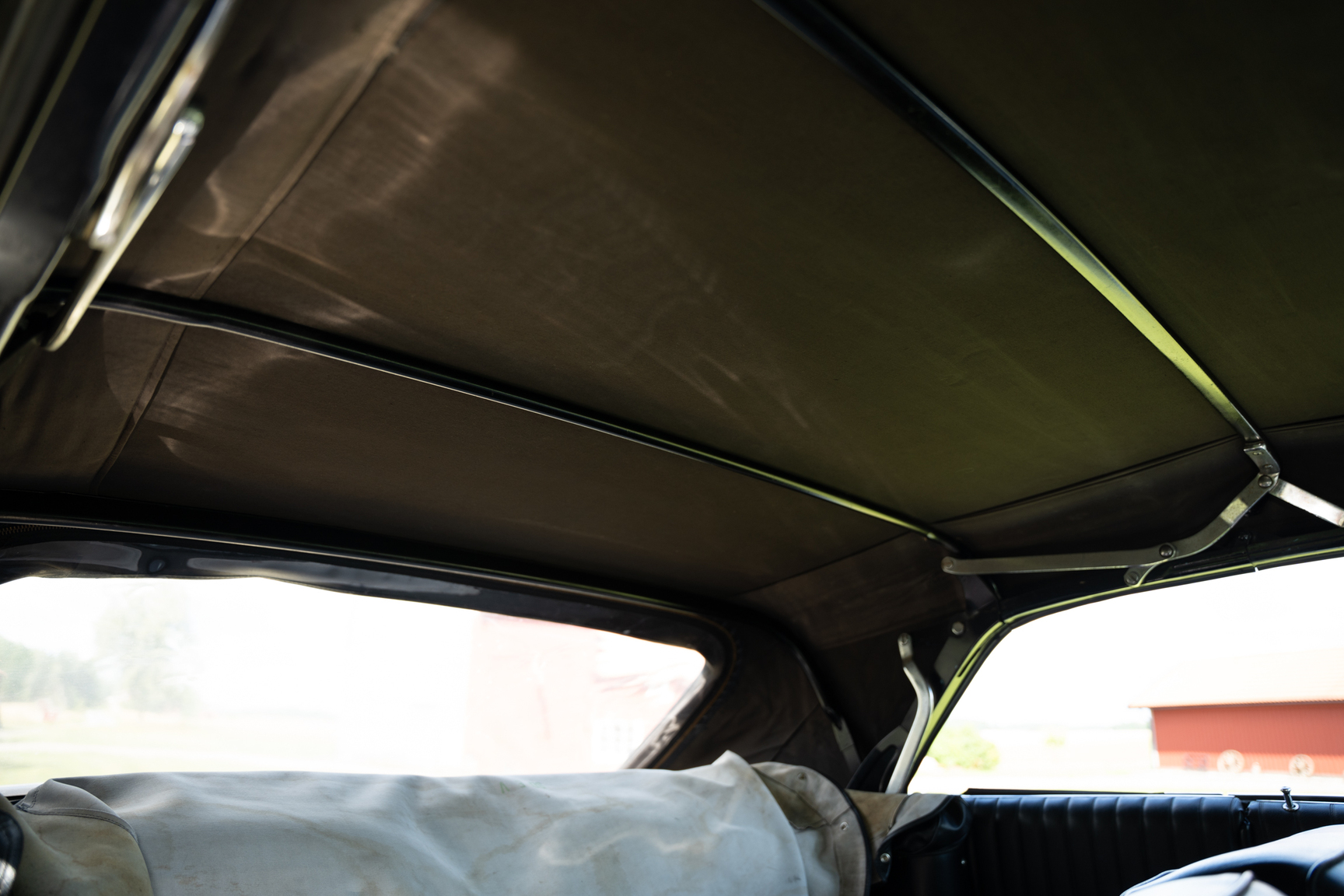 Interior image of 1961 Buick Electra 225 cab (63)