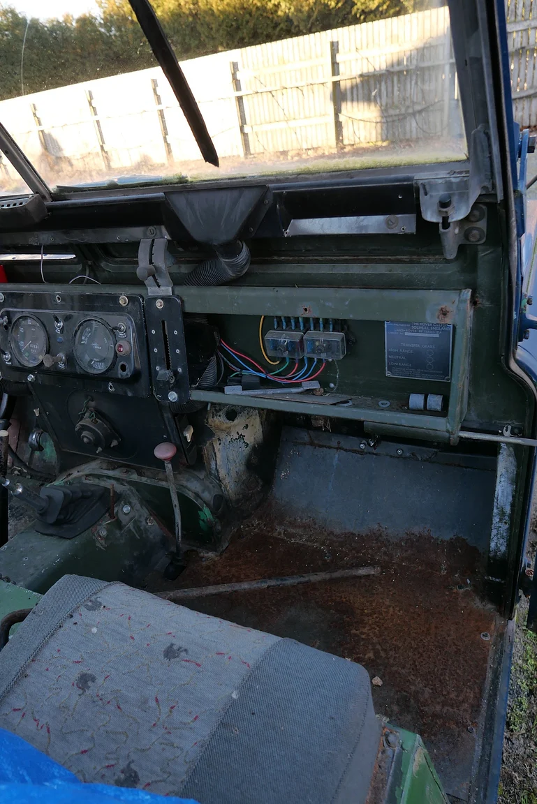 Innenraumfoto von 1970 Land Rover Series 2 88 Pick up (9)