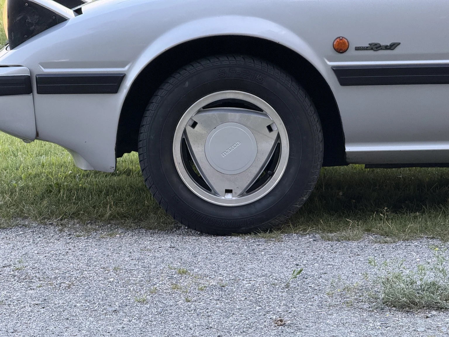 Exteriörbild på 1983 Mazda RX-7 (11)