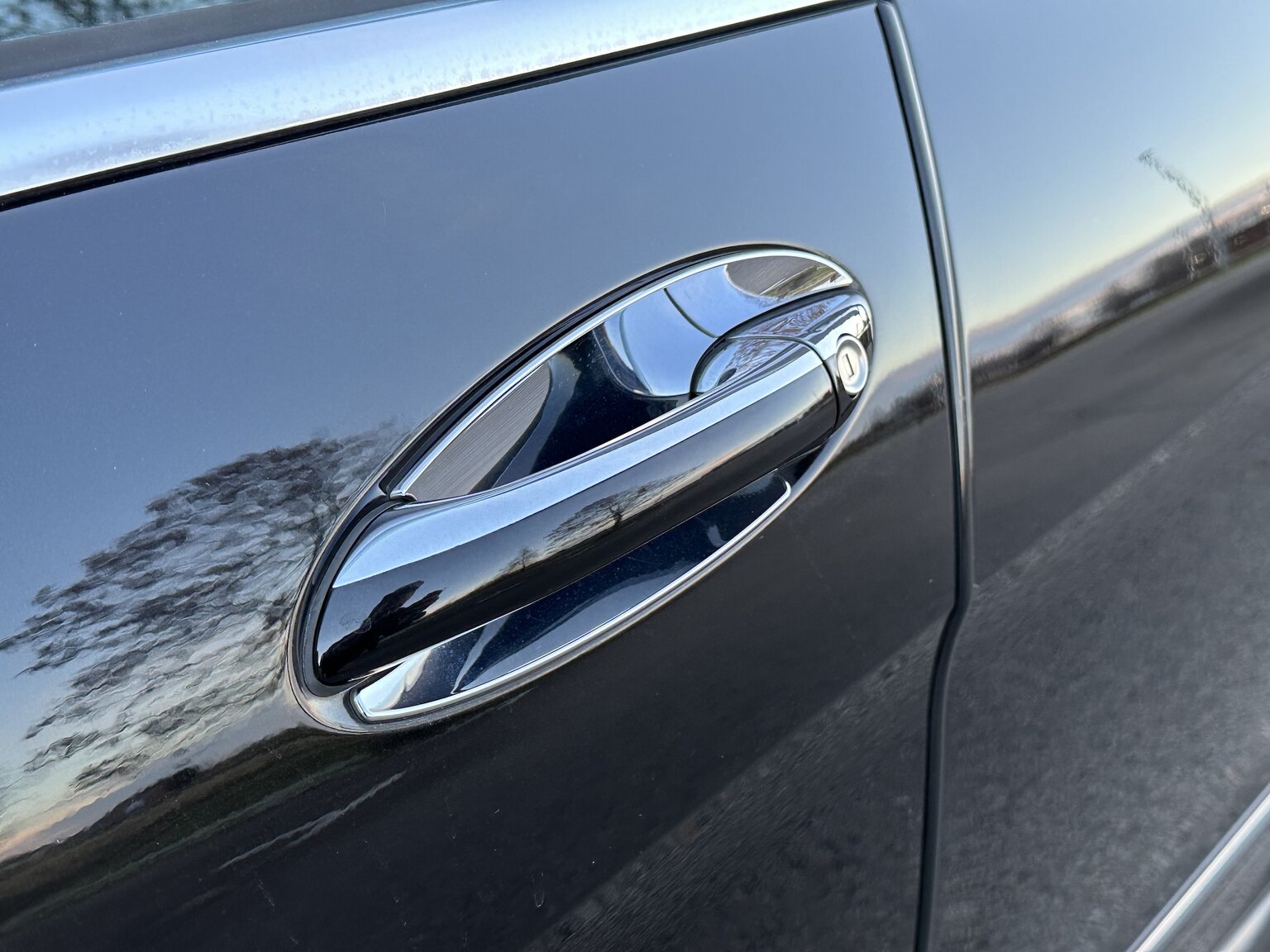 Exterior image of 2007 Mercedes-Benz R63 AMG