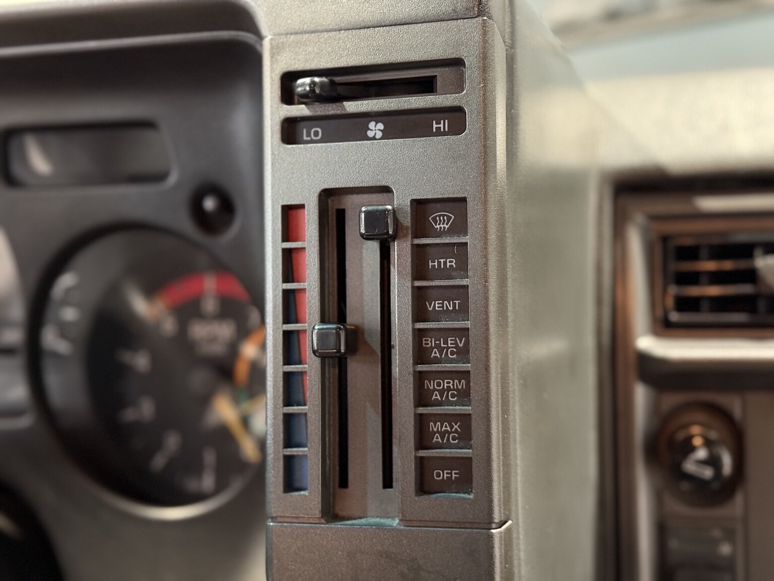 Interior image of 1992 GMC Typhoon 