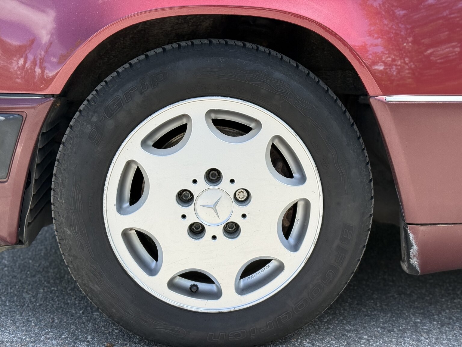 Exterior image of 1991 Mercedes-Benz 300 E-24