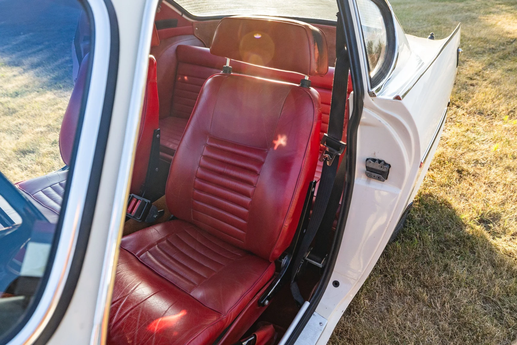 Interior image of 1970 Volvo 1800E (26)