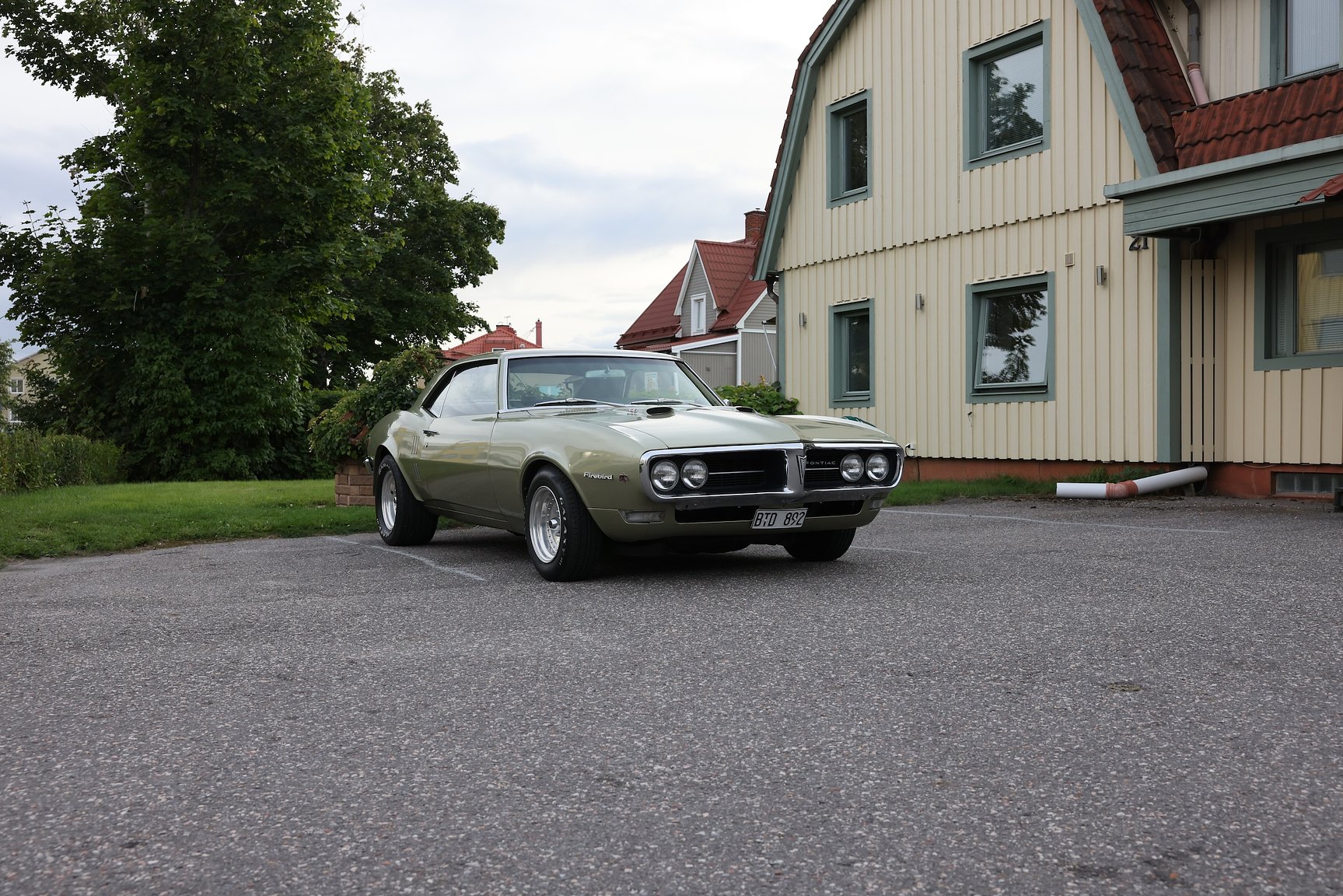 Exterior image of 1968 Pontiac Firebird 400 Ram Air