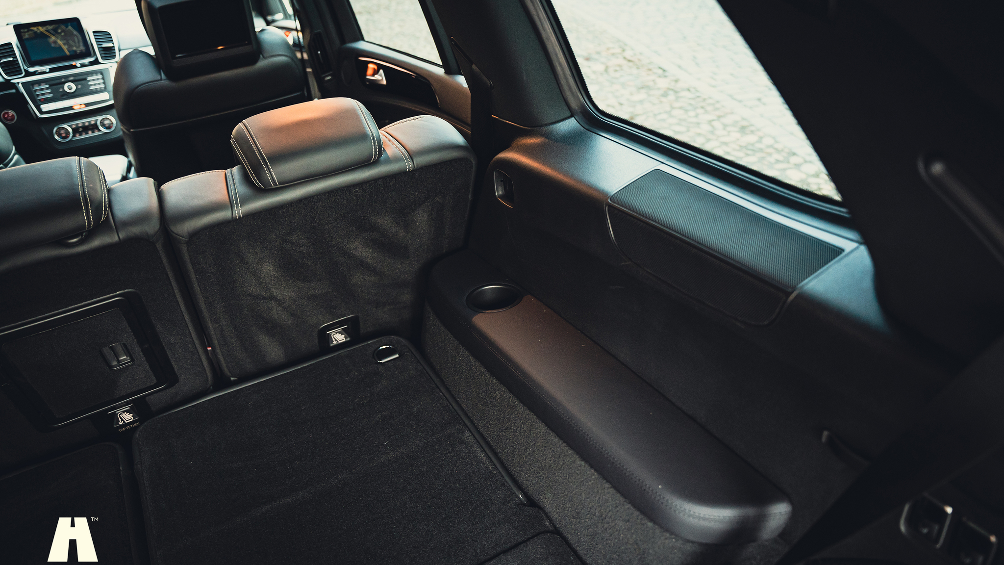 Innenraumfoto von 2017 Mercedes-Benz GLS 63 AMG (96)