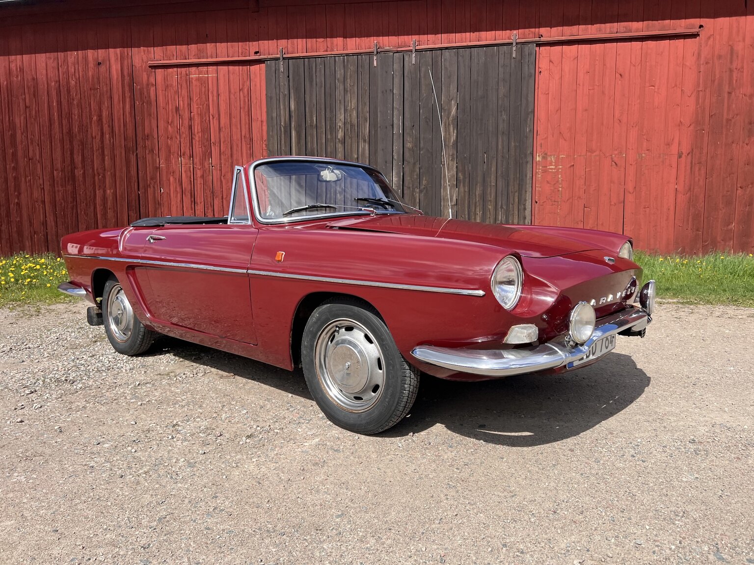 Exterior image of 1967 Renault Caravelle Coupé