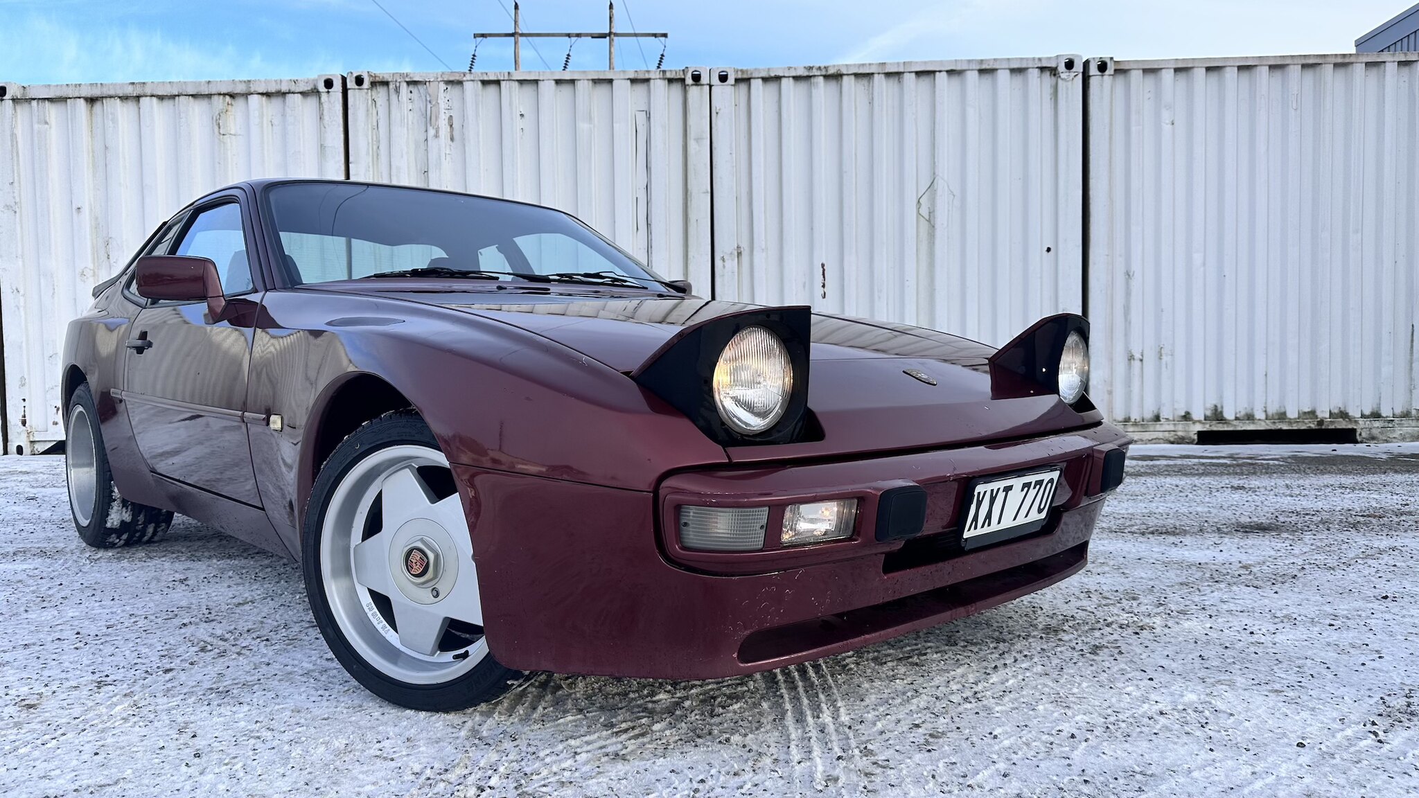 Exterior image of 1986 Porsche 944