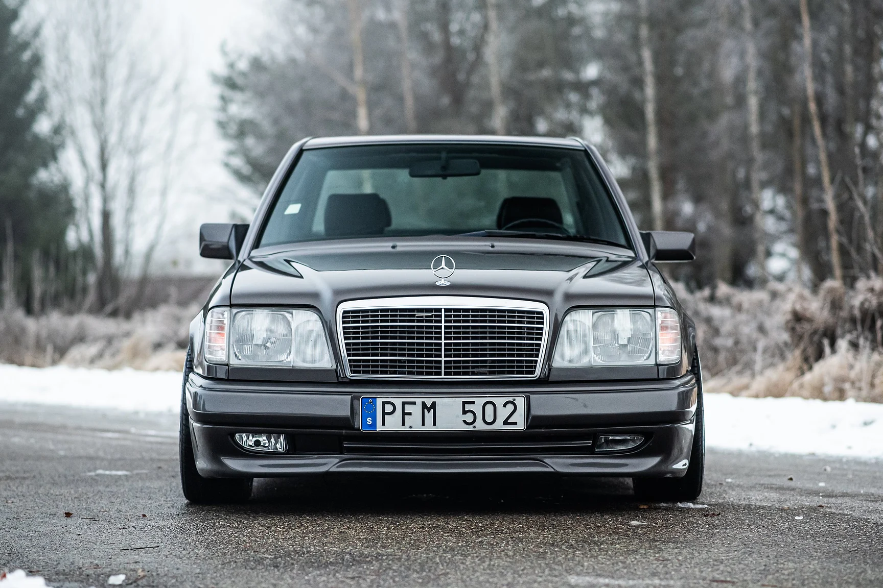 Exterior image of 1993 Mercedes-Benz E 320 "AMG" (2)