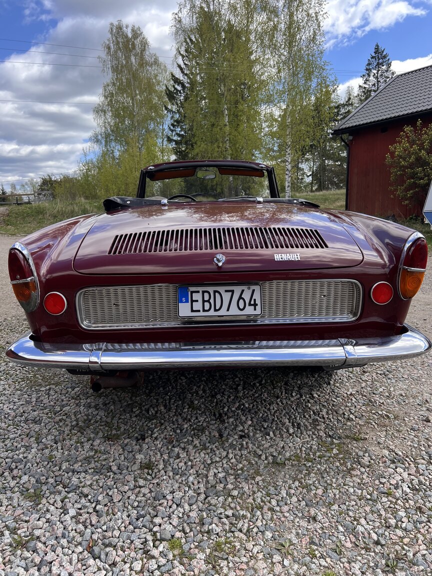 Exterior image of 1967 Renault Caravelle Coupé