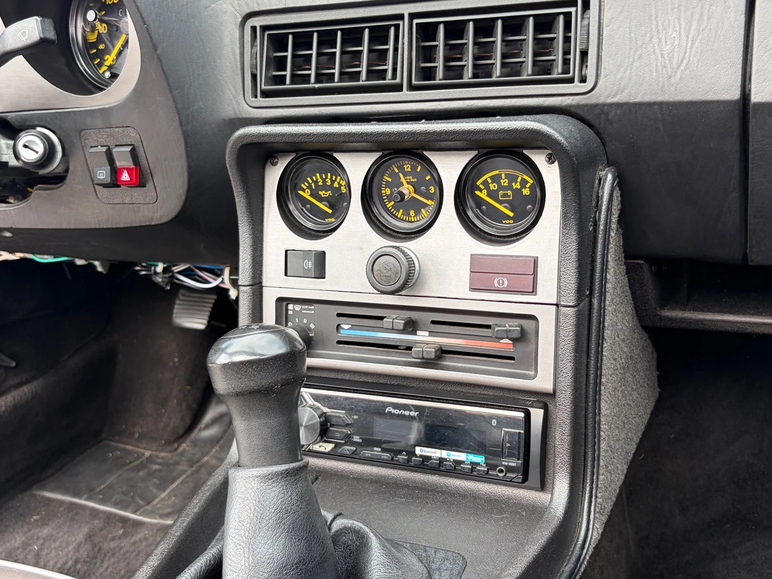 Innenraumfoto von 1983 Porsche 944 1,8 TFSI Targa  (13)