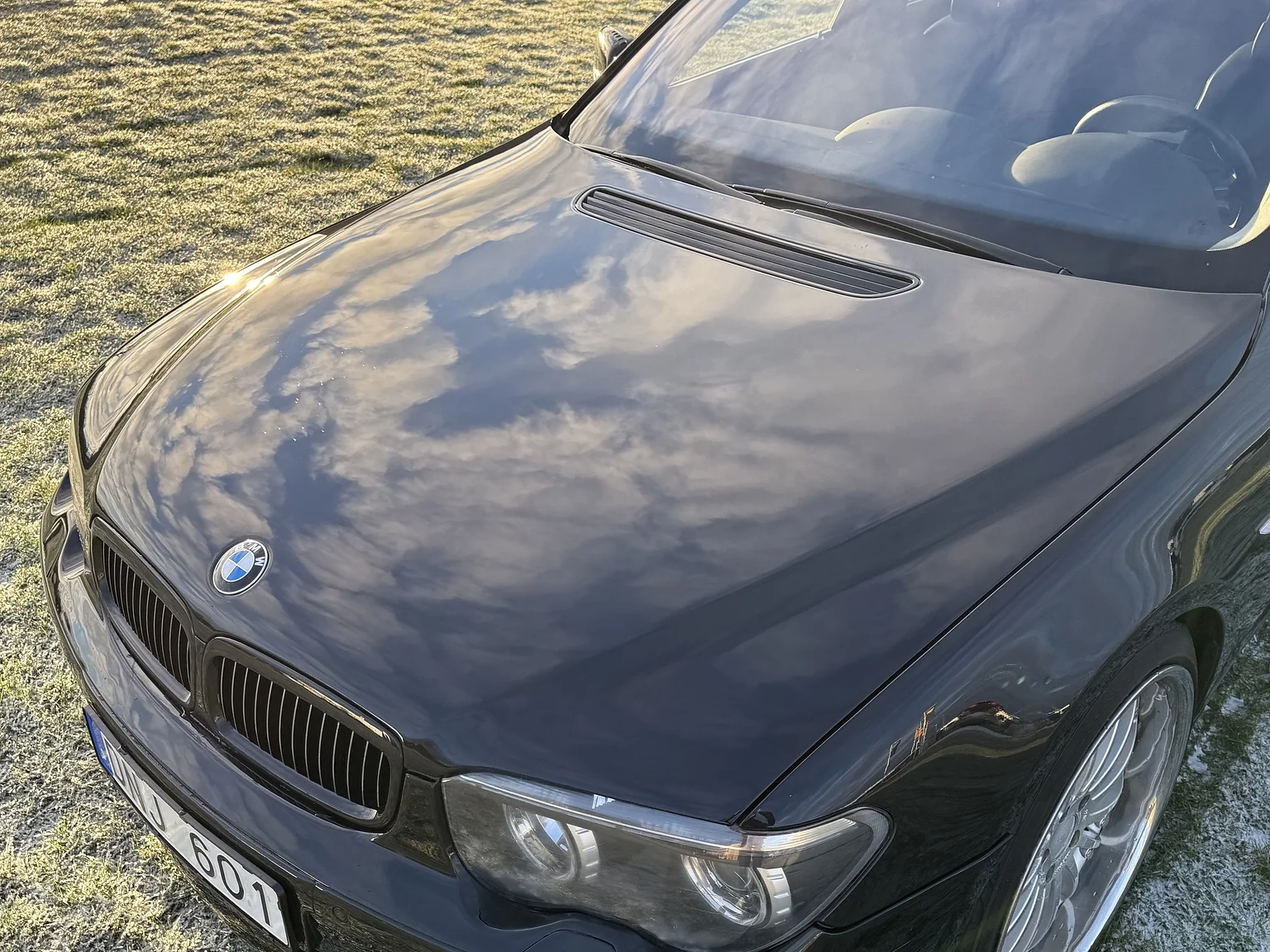 Exterior image of 2003 BMW 760i (25)