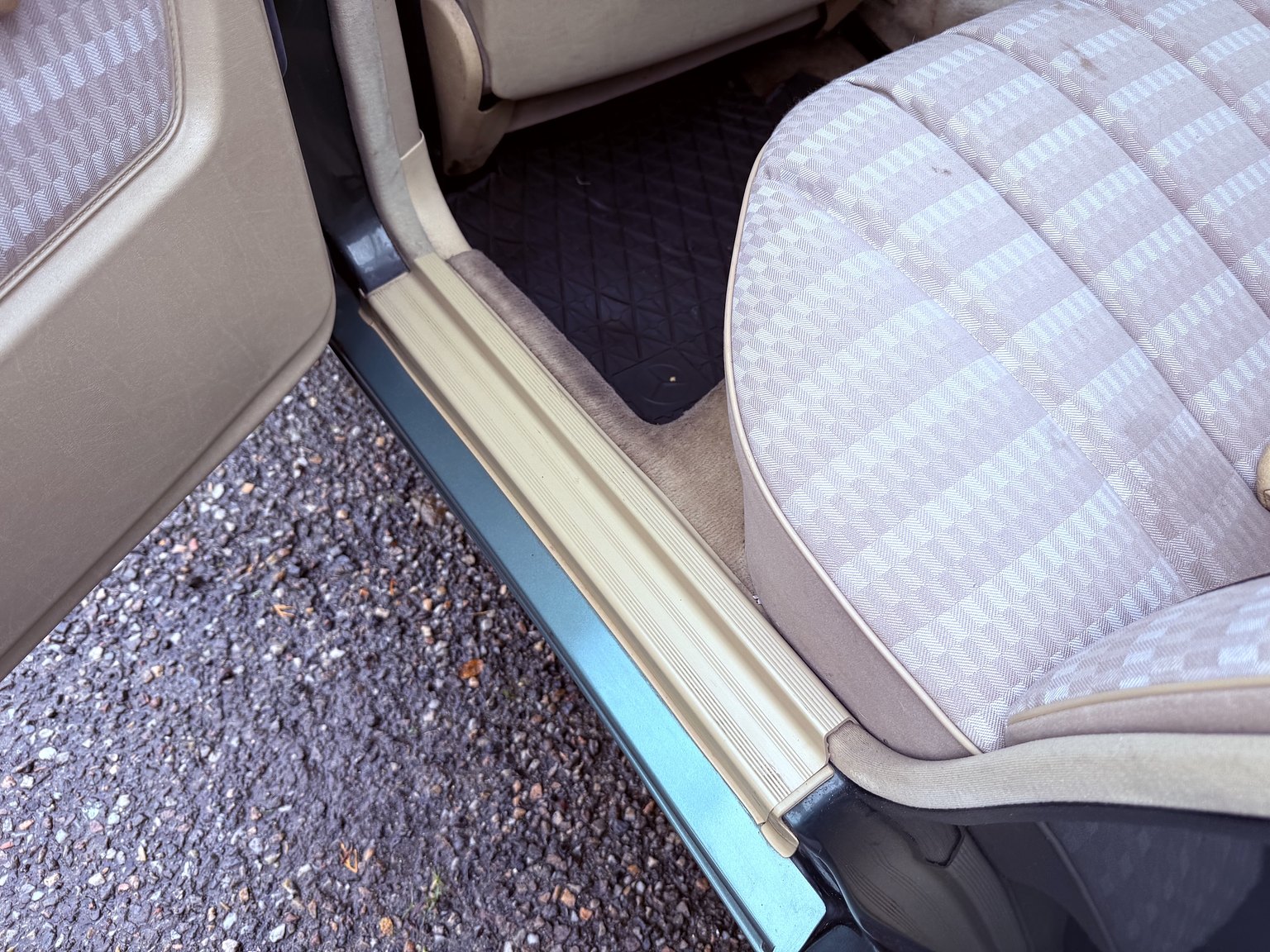 Interior image of 1989 Mercedes-Benz 190 E