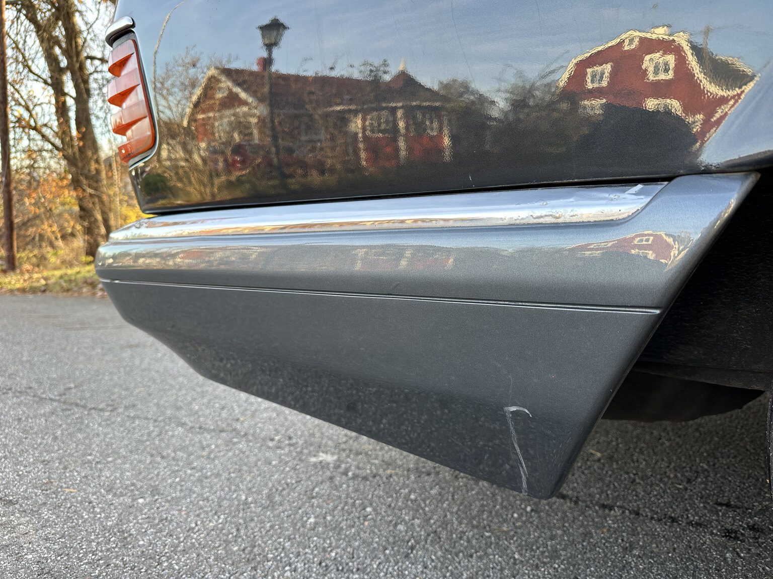 Exteriörbild på 1988 Mercedes 560 SEC