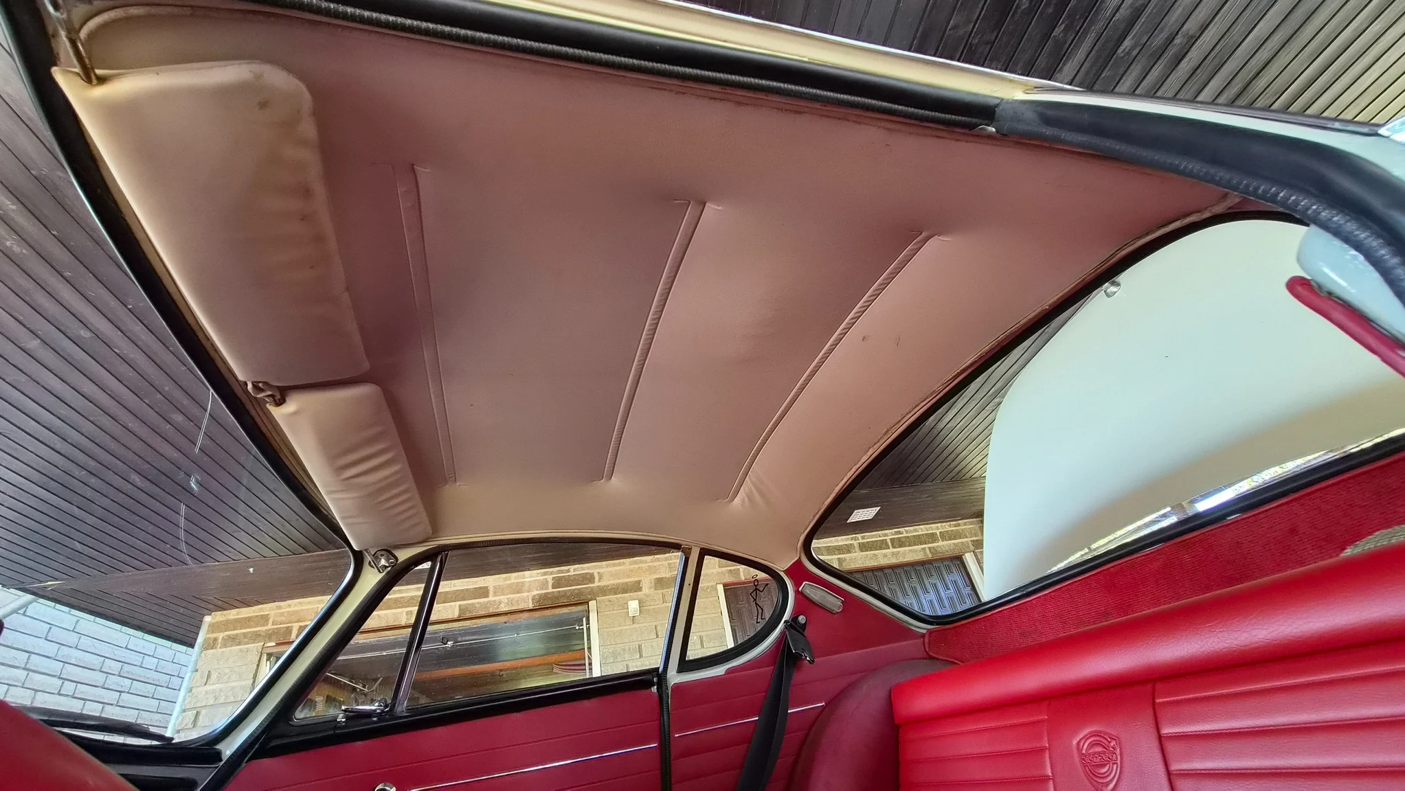 Interior image of 1966 Volvo P 1800S (23)