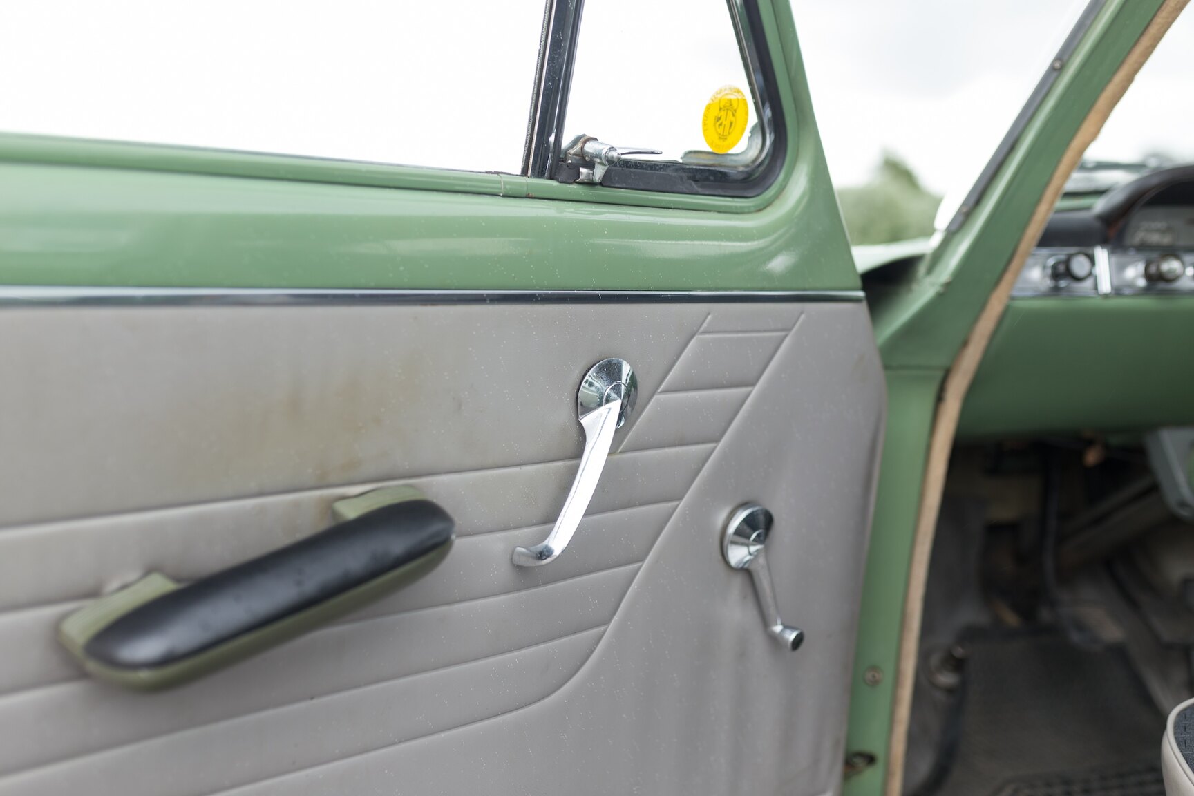 Interior image of 1959 Ford Consul (27)