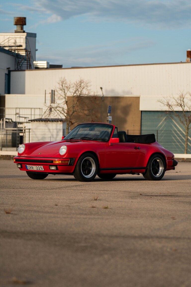 Exteriörbild på 1987 Porsche 911 Carrera Cab 3.2