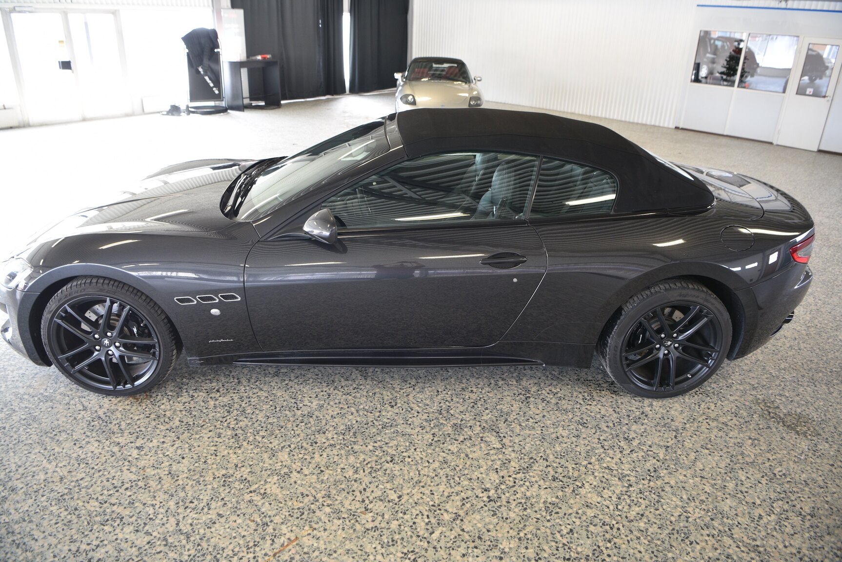 Exteriörbild på 2016 Maserati Grancabrio (21)