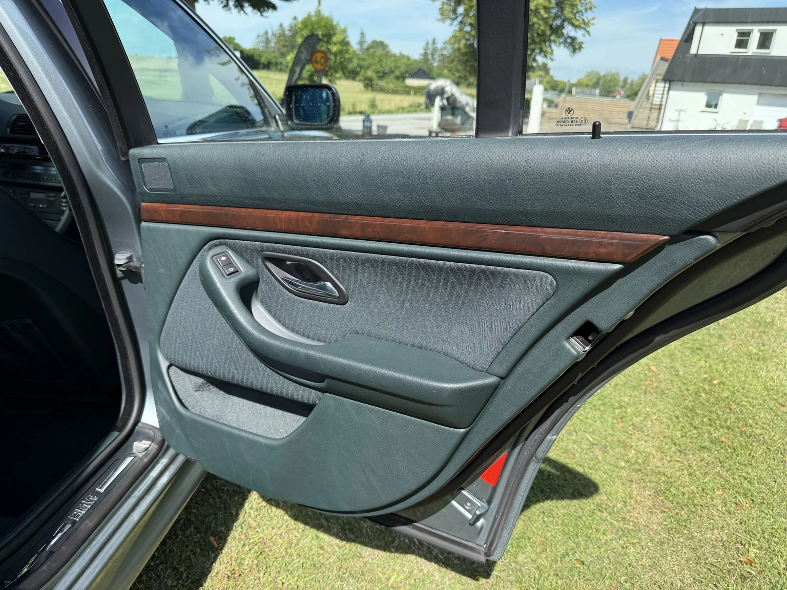 Innenraumfoto von 2003 BMW 525d Sedan (72)