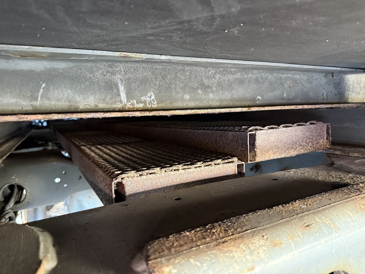 Exteriörbild på 2000 Volvo FL6 4x2 - NO RESERVE (46)