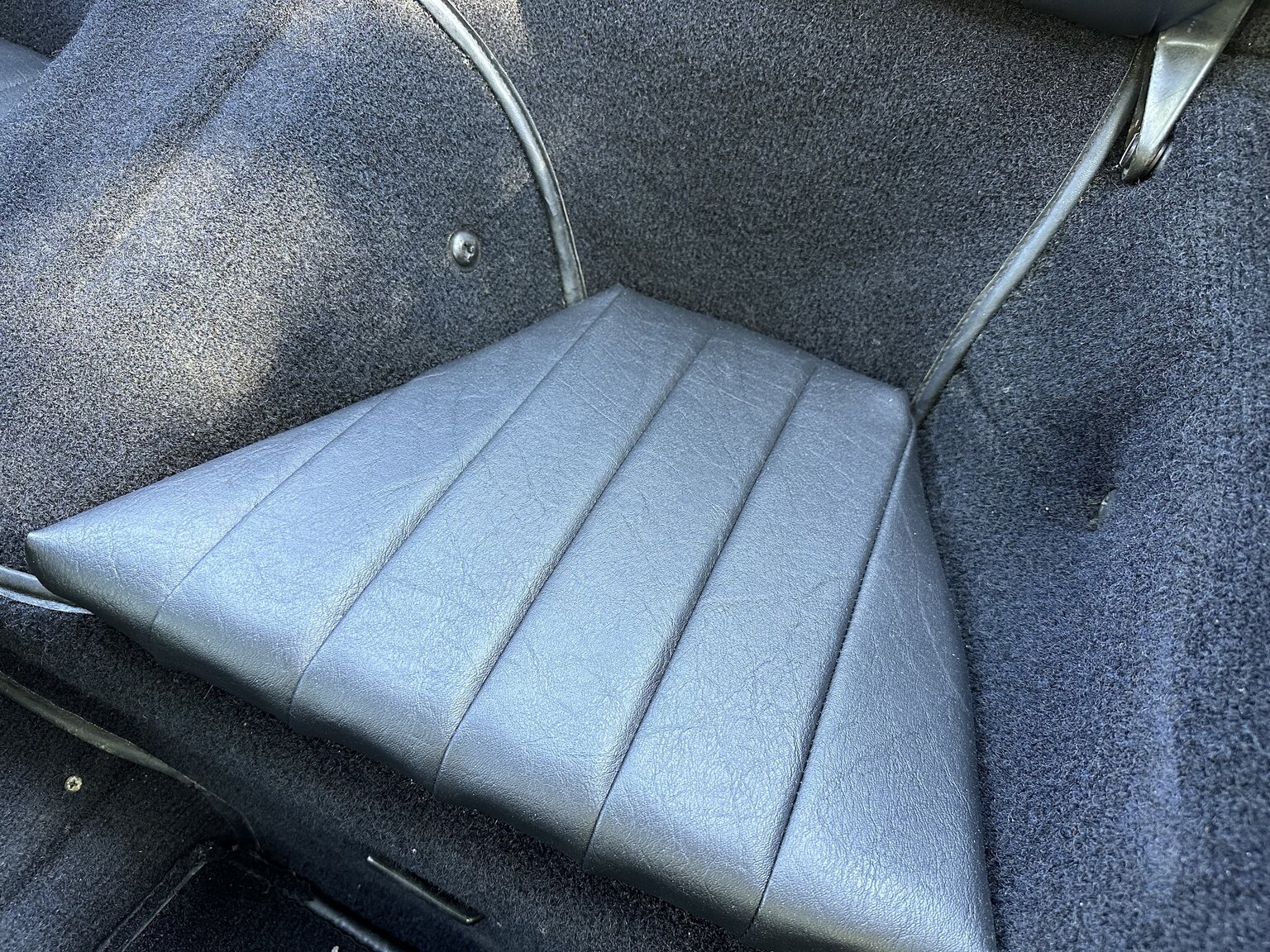 Interior image of 1975 Porsche 911 (21)