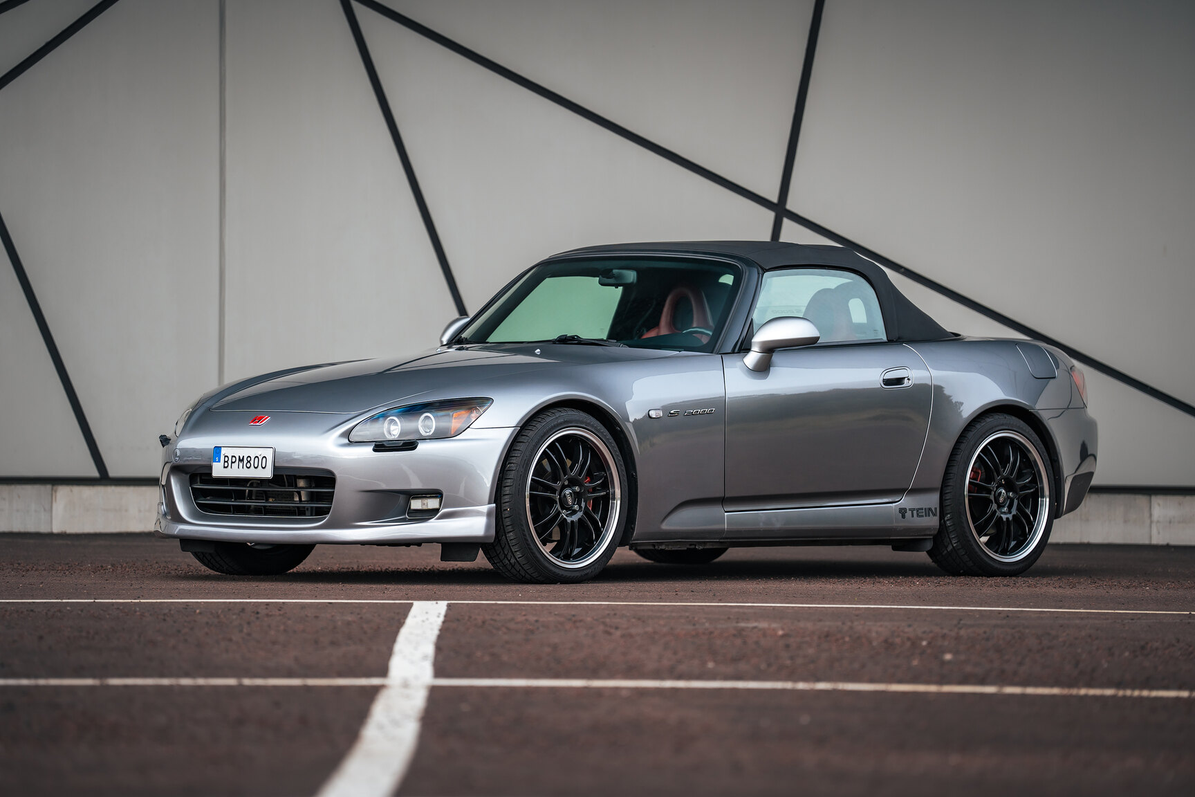 Exterior image of 2000 Honda S2000 AP1