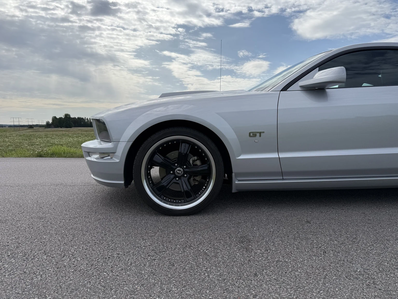 Exteriörbild på 2006 Ford Mustang GT (24)